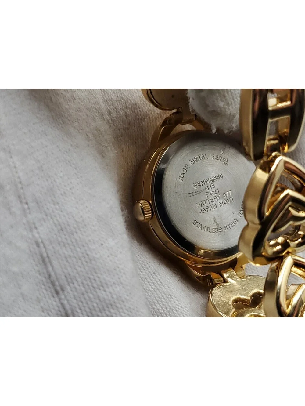 Quartz Womens Watch New Battery Gold Tone Heart Band 22mm